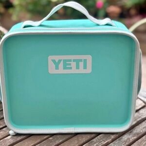 YETI Aquafier daytrip